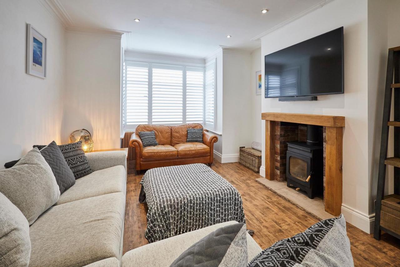 Host & - Holme Rigg Whitby